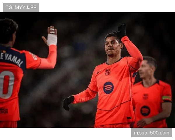 巴萨防线出球能力受高强度逼抢考验 客场作战稳定性存疑 巴萨防线出球能力受高强度逼抢考验 客场作战稳定性存疑